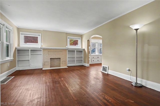 2782 Oakwood Drive, Cuyahoga Falls, OH 44221