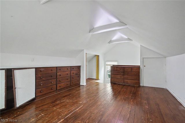 2782 Oakwood Drive, Cuyahoga Falls, OH 44221