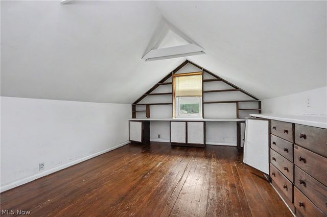 2782 Oakwood Drive, Cuyahoga Falls, OH 44221