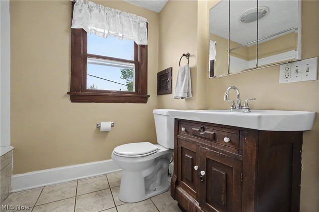 2782 Oakwood Drive, Cuyahoga Falls, OH 44221