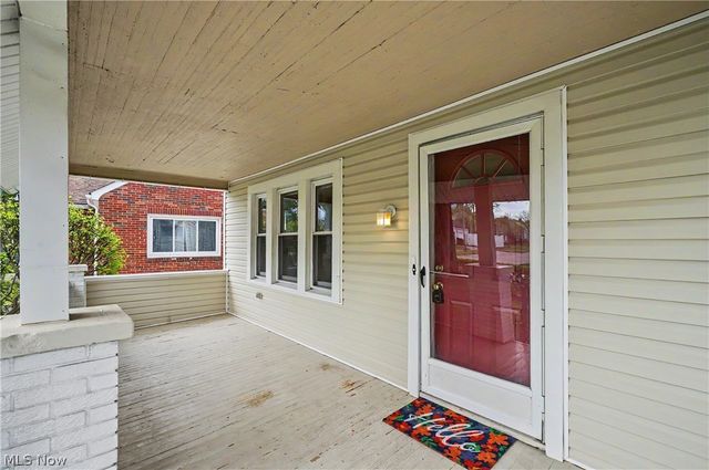 2782 Oakwood Drive, Cuyahoga Falls, OH 44221