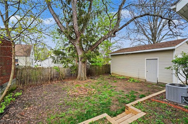 2782 Oakwood Drive, Cuyahoga Falls, OH 44221