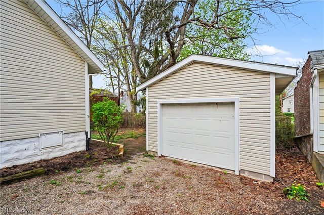 2782 Oakwood Drive, Cuyahoga Falls, OH 44221