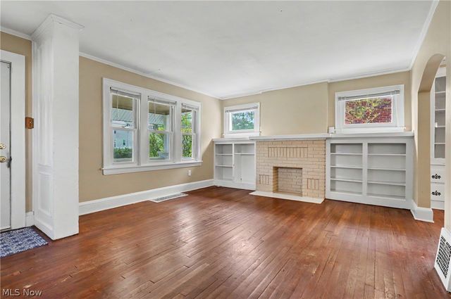 2782 Oakwood Drive, Cuyahoga Falls, OH 44221