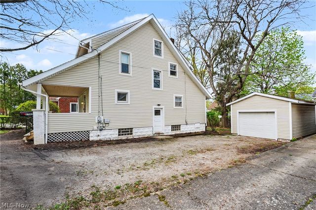 2782 Oakwood Drive, Cuyahoga Falls, OH 44221