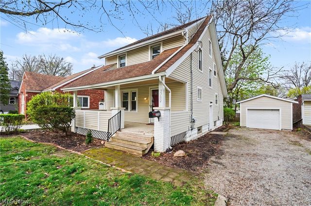 2782 Oakwood Drive, Cuyahoga Falls, OH 44221