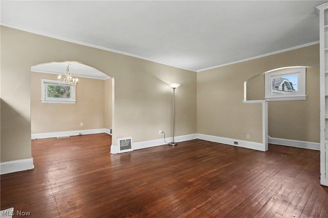 2782 Oakwood Drive, Cuyahoga Falls, OH 44221