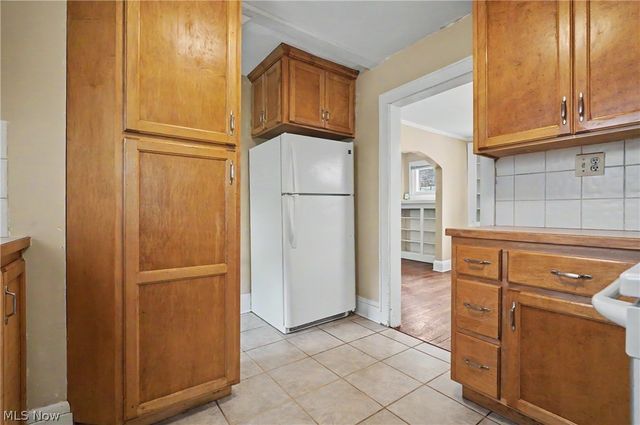 2782 Oakwood Drive, Cuyahoga Falls, OH 44221