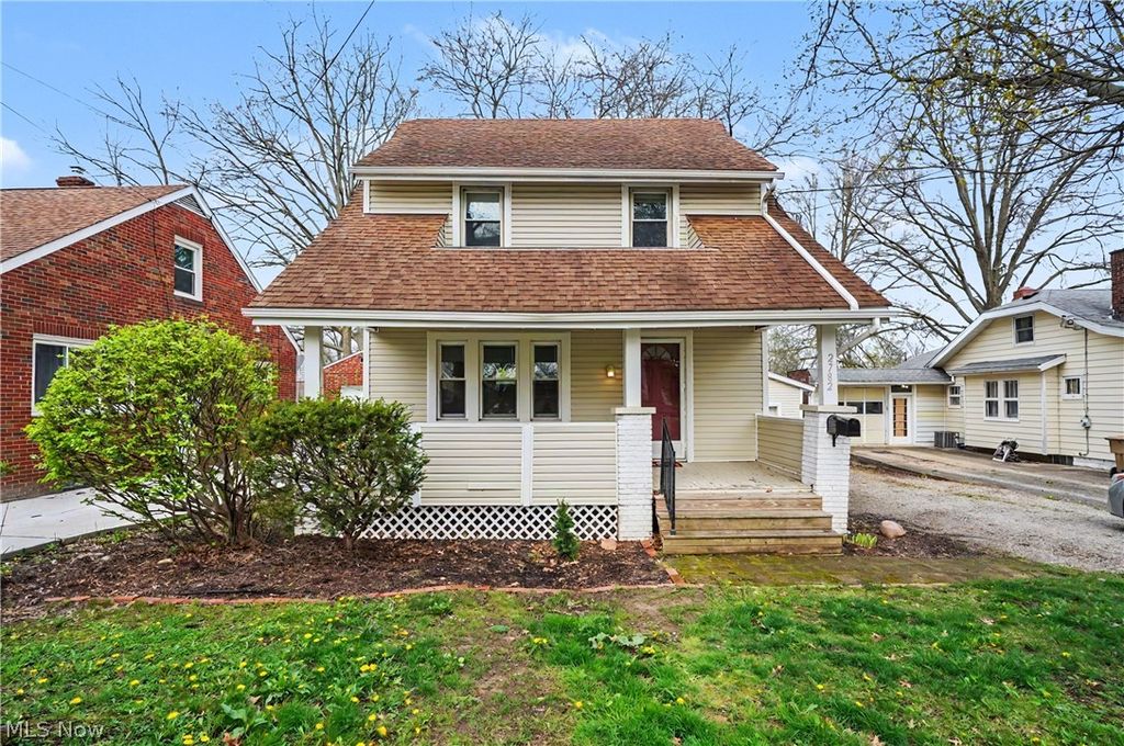 2782 Oakwood Drive, Cuyahoga Falls, OH 44221