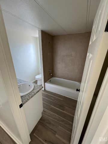 1301 Taft Highway 127, Bakersfield, CA 93307