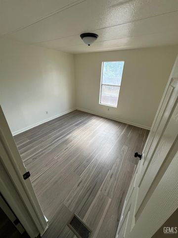 1301 Taft Highway 127, Bakersfield, CA 93307