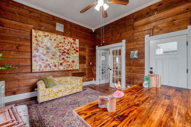 705 Hudgins ST, Smithville, TX 78957