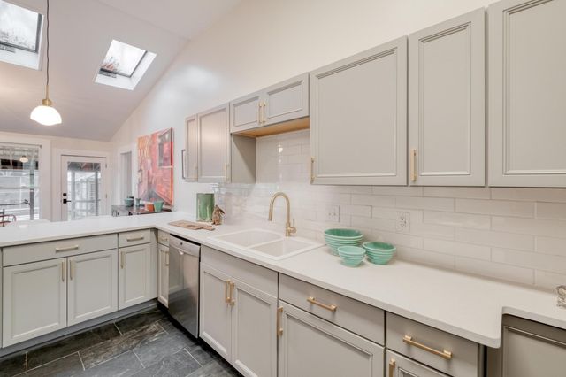 705 Hudgins ST, Smithville, TX 78957