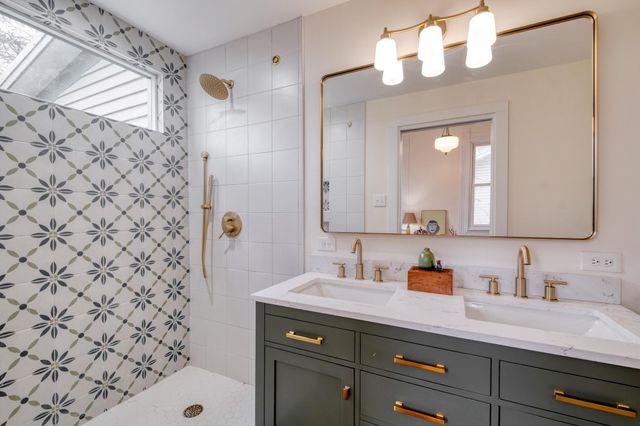 705 Hudgins ST, Smithville, TX 78957