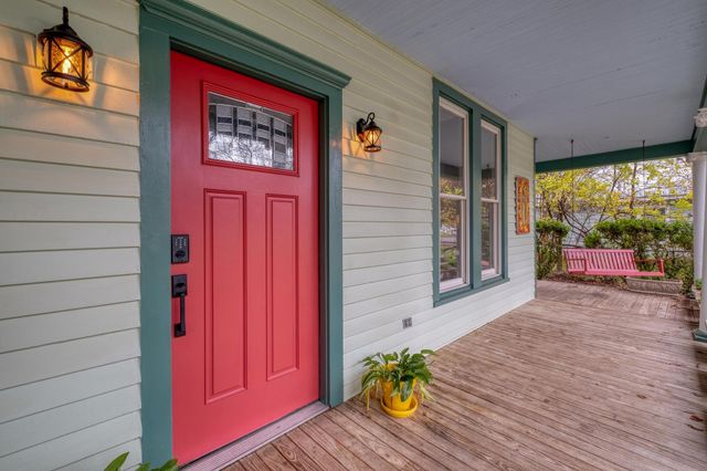 705 Hudgins ST, Smithville, TX 78957