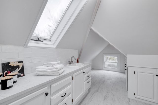 705 Hudgins ST, Smithville, TX 78957