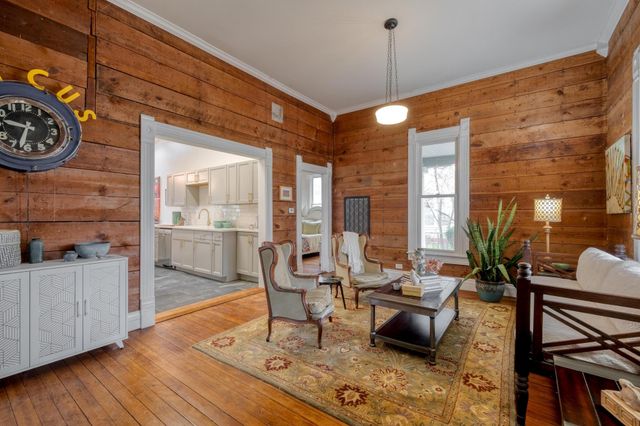 705 Hudgins ST, Smithville, TX 78957