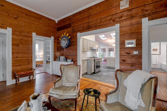 705 Hudgins ST, Smithville, TX 78957