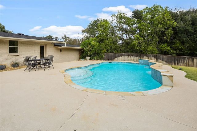 801 South Rosemary Drive, Bryan, TX 77802