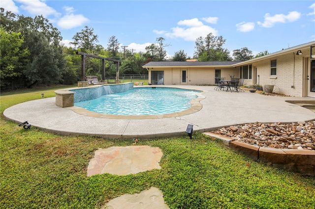 801 South Rosemary Drive, Bryan, TX 77802