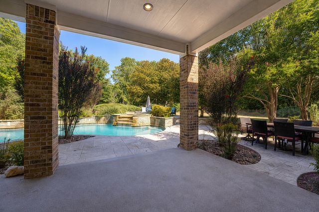 242 Ridgemont Drive, Heath, TX 75126