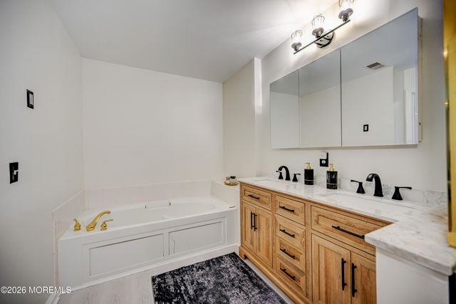 235 Shinnecock Drive, Manalapan, NJ 07726