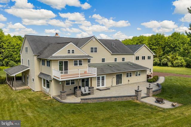 715 BUCKS RD, Perkasie, PA 18944