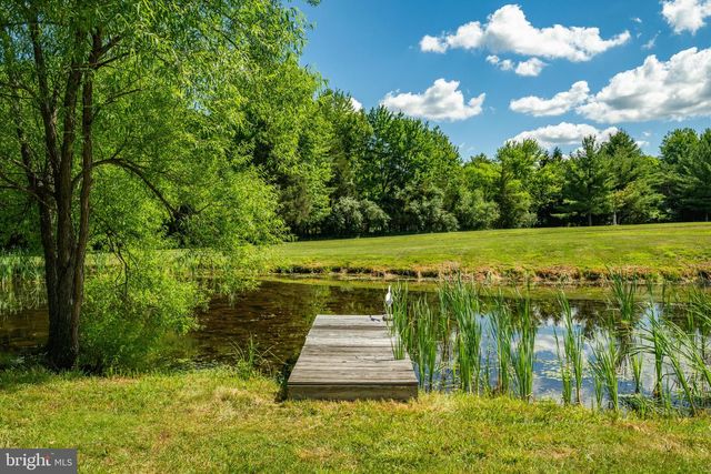 715 BUCKS RD, Perkasie, PA 18944