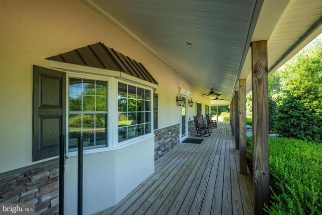 715 BUCKS RD, Perkasie, PA 18944