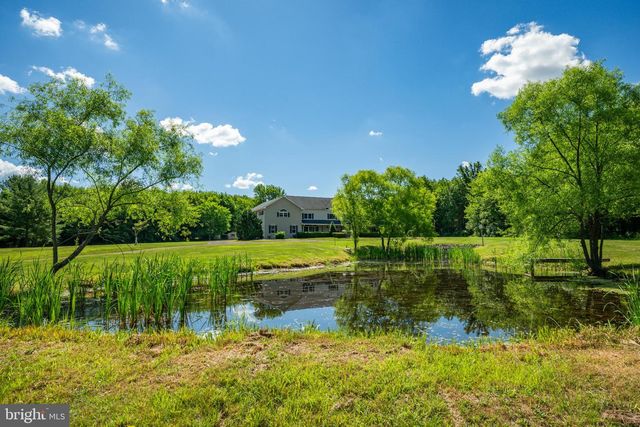 715 BUCKS RD, Perkasie, PA 18944