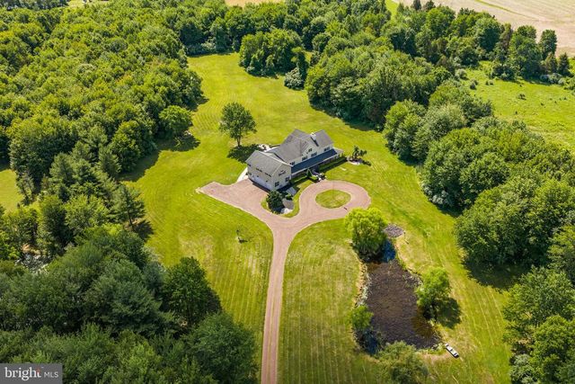 715 BUCKS RD, Perkasie, PA 18944
