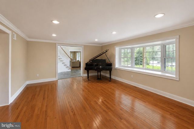 715 BUCKS RD, Perkasie, PA 18944