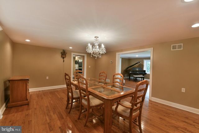 715 BUCKS RD, Perkasie, PA 18944