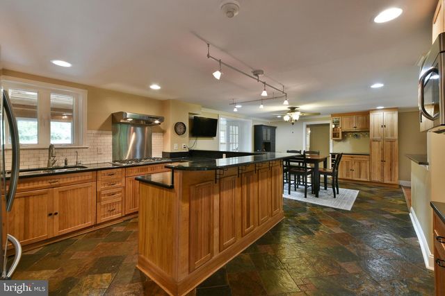 715 BUCKS RD, Perkasie, PA 18944