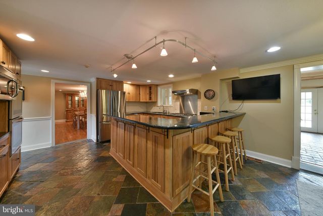 715 BUCKS RD, Perkasie, PA 18944