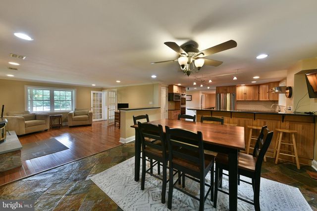 715 BUCKS RD, Perkasie, PA 18944