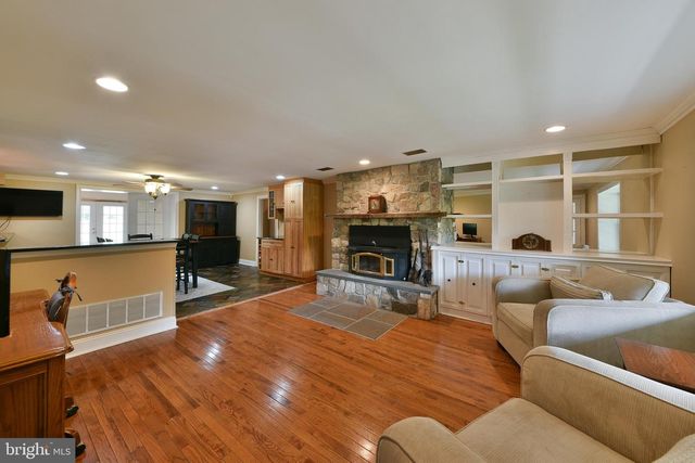 715 BUCKS RD, Perkasie, PA 18944