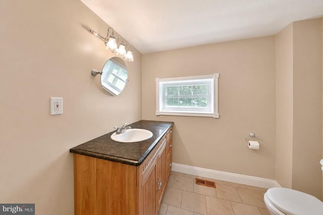 715 BUCKS RD, Perkasie, PA 18944