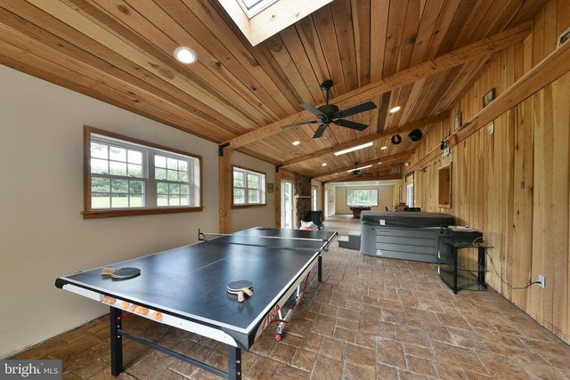 715 BUCKS RD, Perkasie, PA 18944