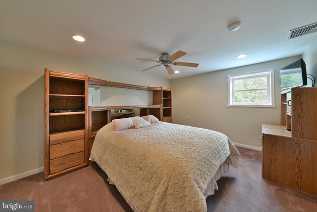 715 BUCKS RD, Perkasie, PA 18944