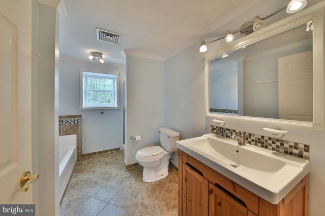 715 BUCKS RD, Perkasie, PA 18944