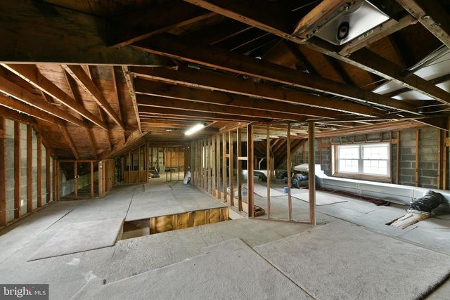 715 BUCKS RD, Perkasie, PA 18944