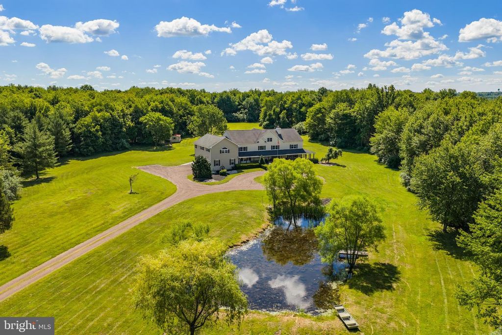 715 BUCKS RD, Perkasie, PA 18944