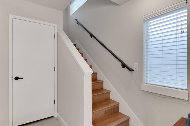 913 Duncan LN 101, Austin, TX 78705