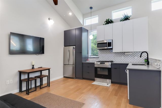 913 Duncan LN 101, Austin, TX 78705