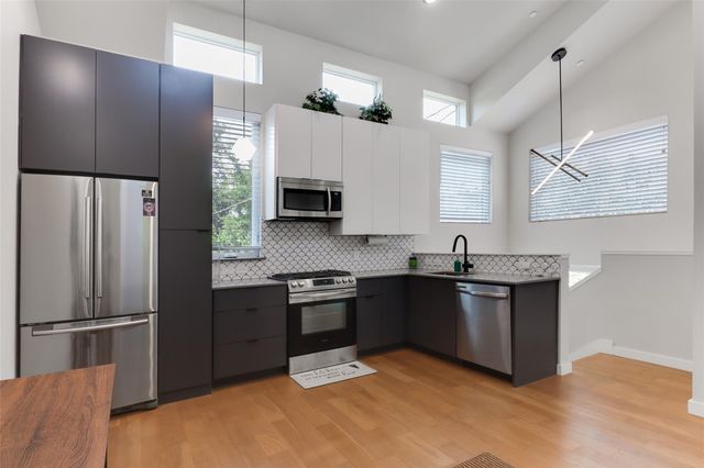 913 Duncan LN 101, Austin, TX 78705