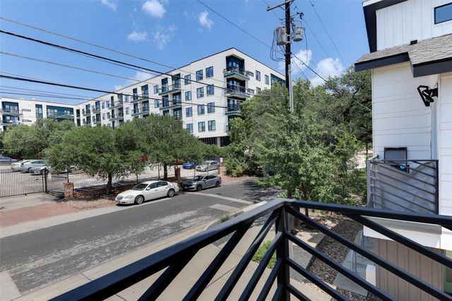 913 Duncan LN 101, Austin, TX 78705