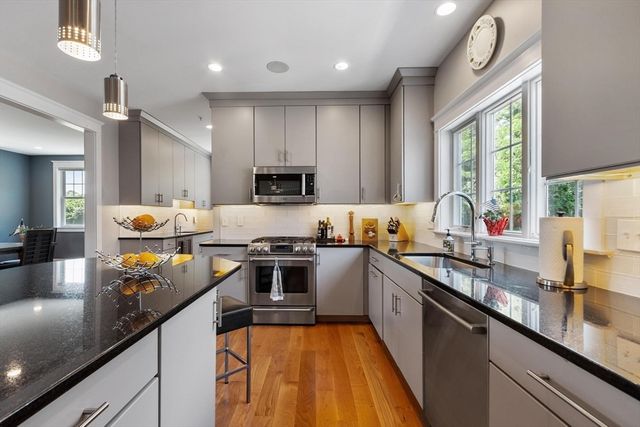 7 Bridle Spur Ln, Danvers, MA 01923