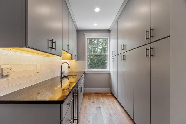 7 Bridle Spur Ln, Danvers, MA 01923