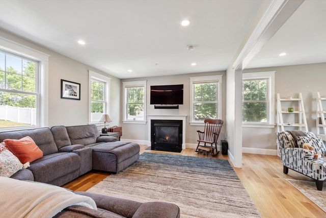 7 Bridle Spur Ln, Danvers, MA 01923